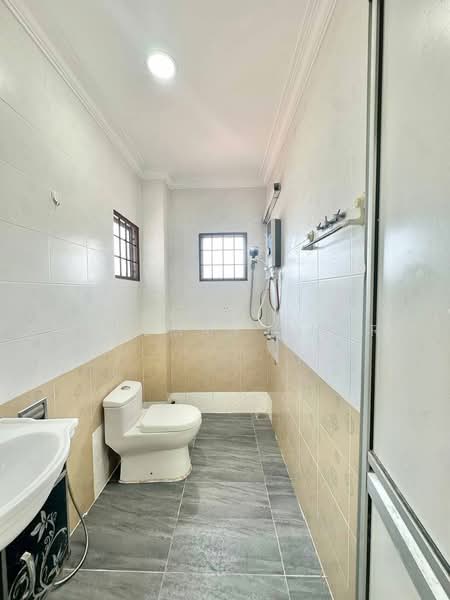 2-storey Terraced House for Sale in Taman Universiti (Bangi) - Hazeman Omar - Bathroom - PropertyGuru.com.my