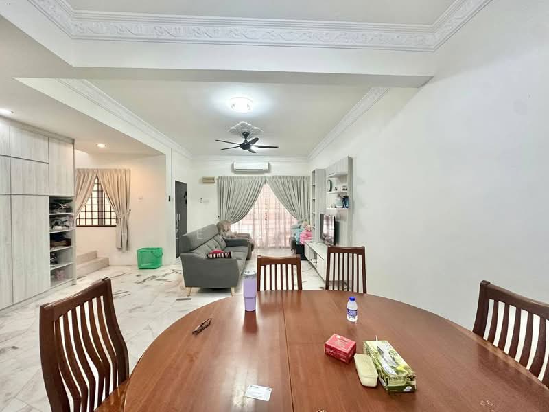 2-storey Terraced House for Sale in Taman Universiti (Bangi) - Hazeman Omar - Living Room - PropertyGuru.com.my