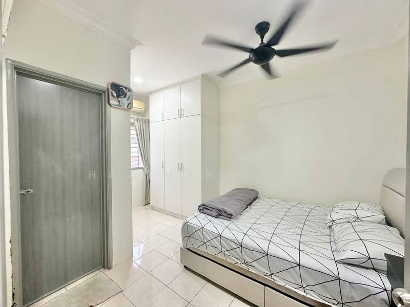 2-storey Terraced House for Sale in Taman Universiti (Bangi) - Hazeman Omar - Bedroom - PropertyGuru.com.my