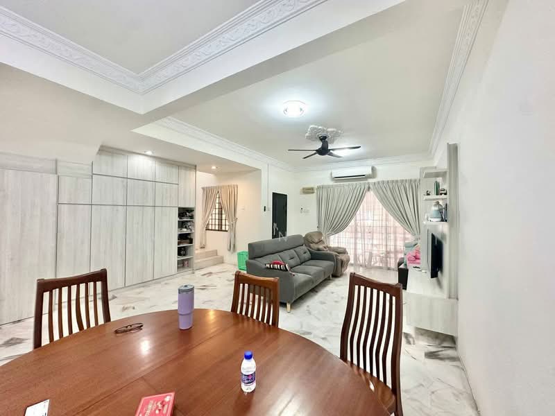 2-storey Terraced House for Sale in Taman Universiti (Bangi) - Hazeman Omar - Living Room - PropertyGuru.com.my
