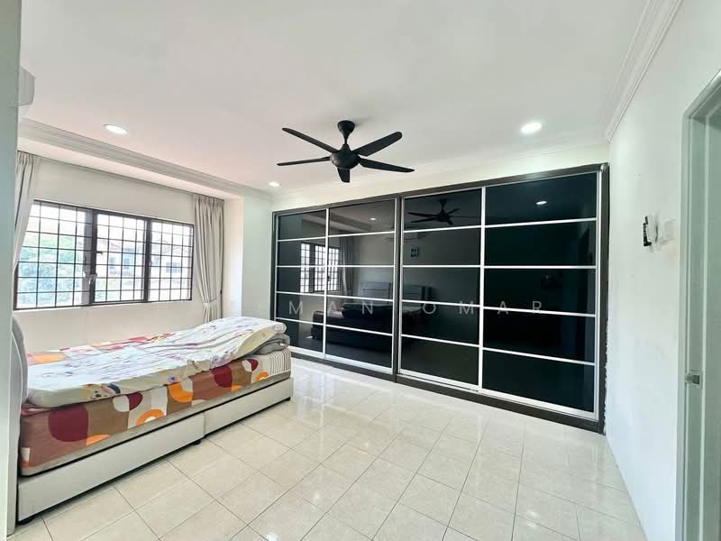 2-storey Terraced House for Sale in Taman Universiti (Bangi) - Hazeman Omar - Bedroom - PropertyGuru.com.my