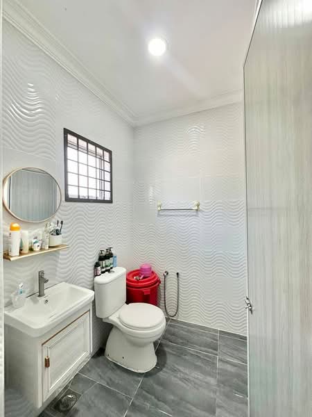 2-storey Terraced House for Sale in Taman Universiti (Bangi) - Hazeman Omar - Bathroom - PropertyGuru.com.my