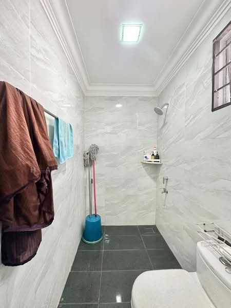 2-storey Terraced House for Sale in Taman Universiti (Bangi) - Hazeman Omar - Bathroom - PropertyGuru.com.my