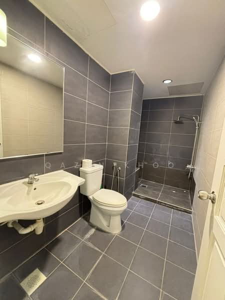 Servis Apartment untuk Disewa di Kinta Riverfront Hotel & Suites - Qazin Khoo - Bathroom - PropertyGuru.com.my