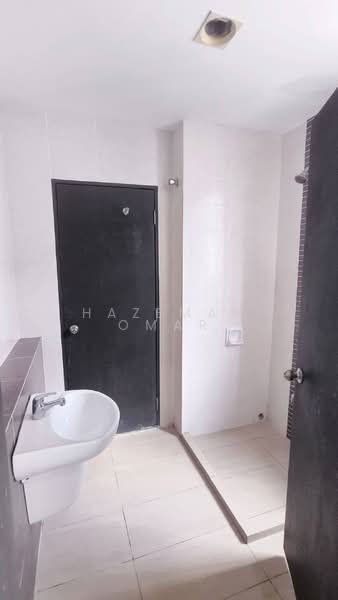 2-storey Terraced House for Rent in Alam Impian (Shah Alam) - Hazeman Omar - Bathroom - PropertyGuru.com.my