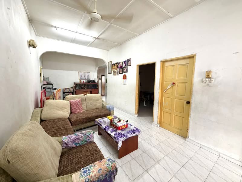 1-storey Terraced House for Sale in Taman Sri Skudai (Skudai) - Yvonne Lim - Living Room - PropertyGuru.com.my