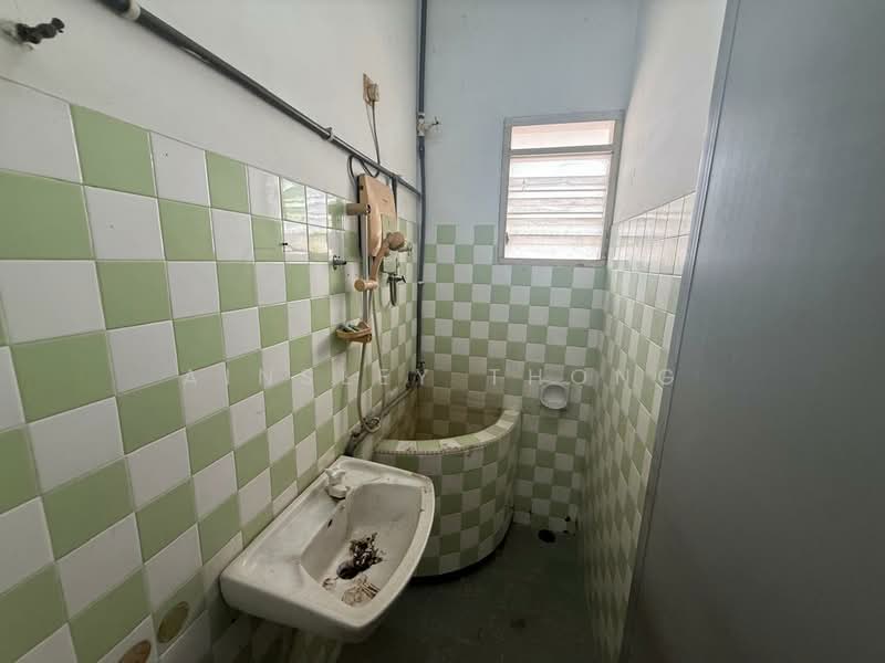 Semi-Detached House for Sale in Kampung Sungai Terap (Batu Gajah) - Ainsley Thong - Bathroom - PropertyGuru.com.my