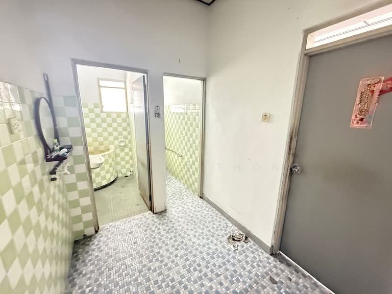 Semi-Detached House for Sale in Kampung Sungai Terap (Batu Gajah) - Ainsley Thong - Bathroom - PropertyGuru.com.my