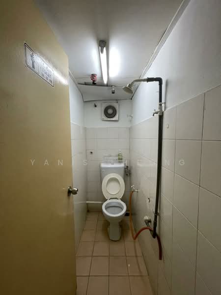 Pejabat untuk Disewa di Bandar Menjalara (Kuala Lumpur) - Yanis Cheong - Bathroom - PropertyGuru.com.my