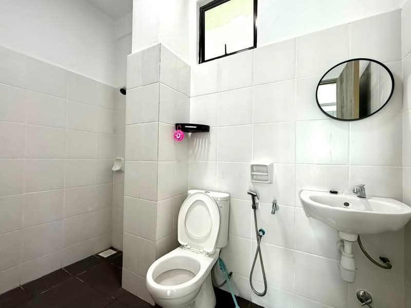 Flat for Sale at PR1MA @ LARKIN INDAH - Niko Lew - Bathroom - PropertyGuru.com.my