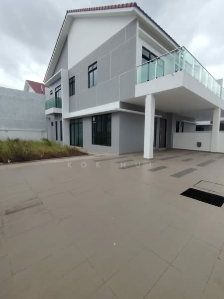 Cluster House for Sale in Taman Mount Austin (Tebrau) - Kok Hui - Exterior - PropertyGuru.com.my