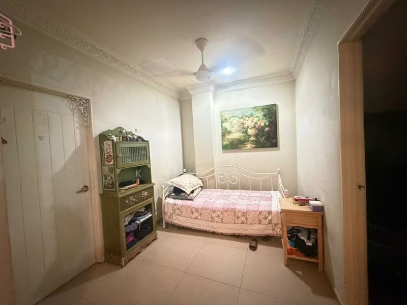 Rumah Berkembar untuk Dijual di Kota Emerald (Rawang) - Kelvin . - Bedroom - PropertyGuru.com.my