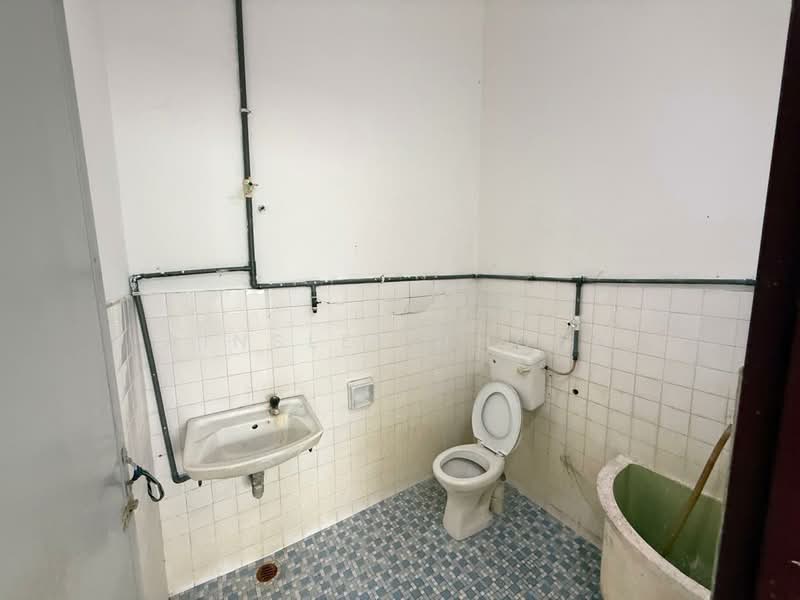 Semi-Detached House for Sale in Kampung Sungai Terap (Batu Gajah) - Ainsley Thong - Bathroom - PropertyGuru.com.my