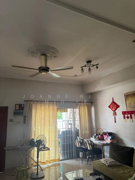 Rumah Teres 2 Tingkat untuk Dijual di Taman Putra Indah (Seri Kembangan) - JOANNE NEOH MIN ER - Living Room - PropertyGuru.com.my