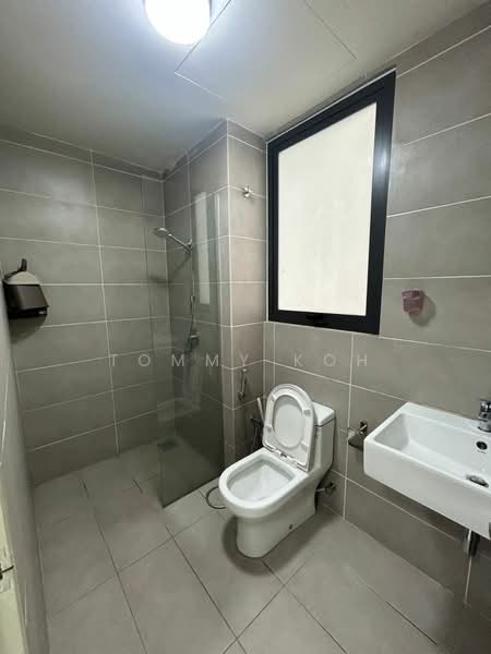 Servis Apartment untuk Disewa di D'sara Sentral - Tommy Koh - Master Bathroom - PropertyGuru.com.my