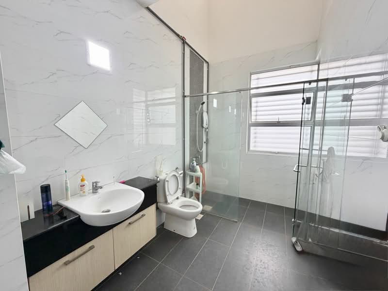 Rumah Teres 2 Tingkat untuk Dijual di Taman Molek (Johor Bahru) - Kok Hui - Bathroom - PropertyGuru.com.my