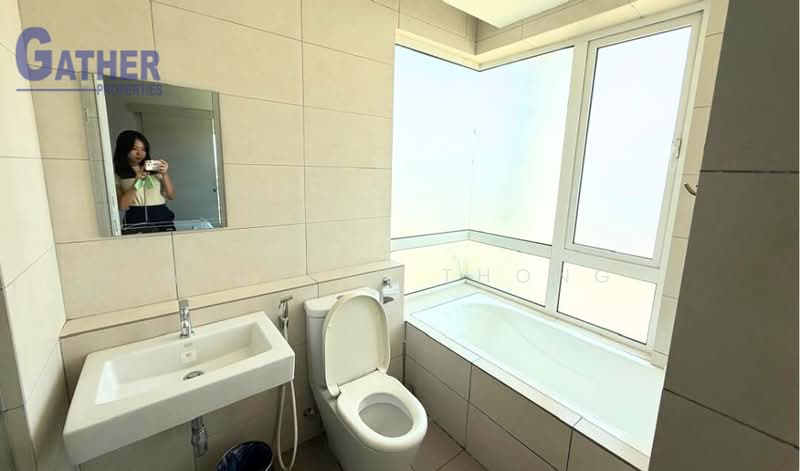 Servis Apartment untuk Dijual di The Octagon - Ainsley Thong - Bathroom - PropertyGuru.com.my
