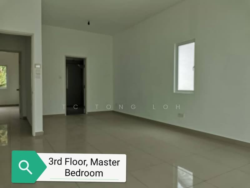 Rumah Teres 3 Tingkat untuk Dijual di Sunway Cassia (Batu Maung) - TC Tong Loh - Master Bedroom - PropertyGuru.com.my