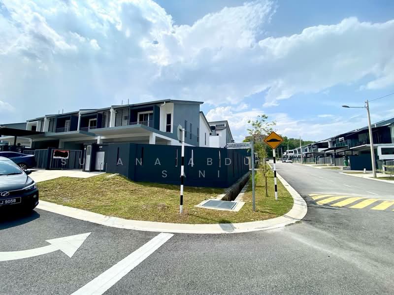 Rumah Teres 2 Tingkat untuk Dijual di Taman Vista Mutiara (Bandar Sungai Long) - Suhana Abdullah Sani - Exterior - PropertyGuru.com.my