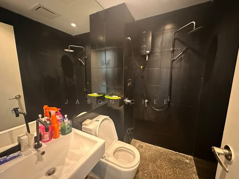 Servis Apartment untuk Disewa di Centrestage Designer Suite - Jason Chee - Bathroom - PropertyGuru.com.my