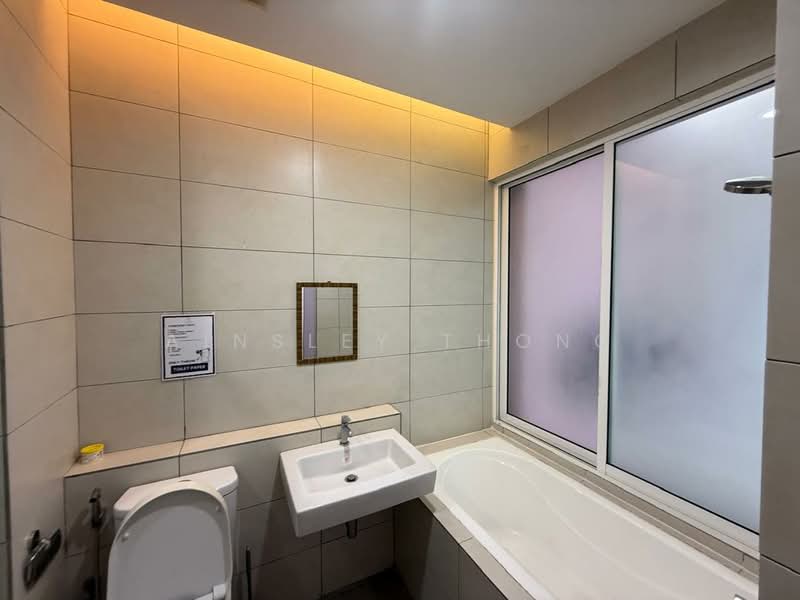 Servis Apartment untuk Disewa di The Octagon - Ainsley Thong - Bathroom - PropertyGuru.com.my