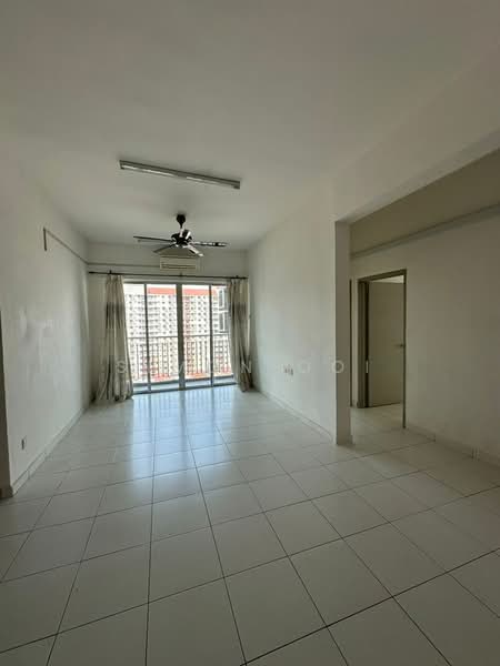 Kondominium untuk Dijual di The Golden Triangle Condominium - Simon Ooi - Living Room - PropertyGuru.com.my