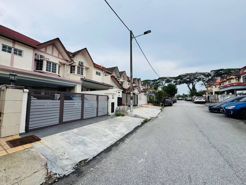 Rumah Teres untuk Dijual di Bukit Rahman Putra (Sungai Buloh) - Alif Saad - PropertyGuru.com.my