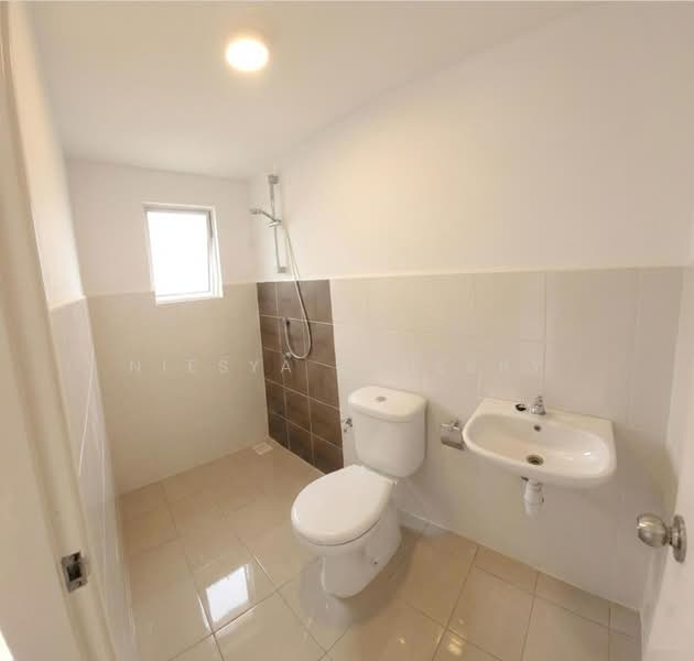 Semi-Detached House for Sale in Seremban (Negeri Sembilan) - Niesya Shuekry - Bathroom - PropertyGuru.com.my