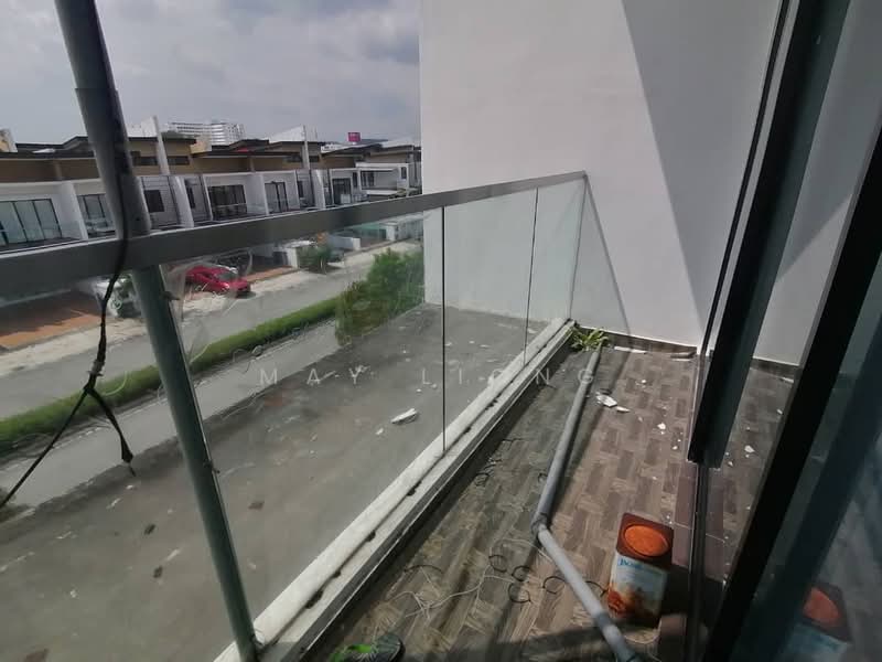 3-storey Terraced House for Sale in Rawang (Selangor) - May Liong - Balcony - PropertyGuru.com.my