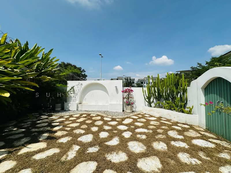 Semi-Detached House for Sale in Taman Villa Perdana (Kajang) - Suhana Abdullah Sani - Garden - PropertyGuru.com.my