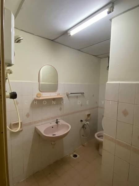 Condominium for Rent at Vista Komanwel B - Chong De Yi - Bathroom - PropertyGuru.com.my