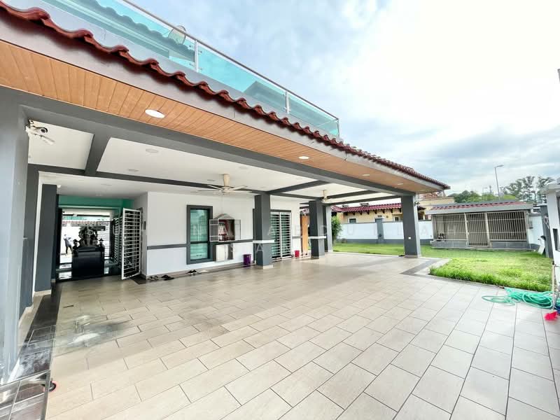 Rumah Berkembar untuk Dijual di Bandar Putra Permai (Seri Kembangan) - Suhana Abdullah Sani - Exterior - PropertyGuru.com.my