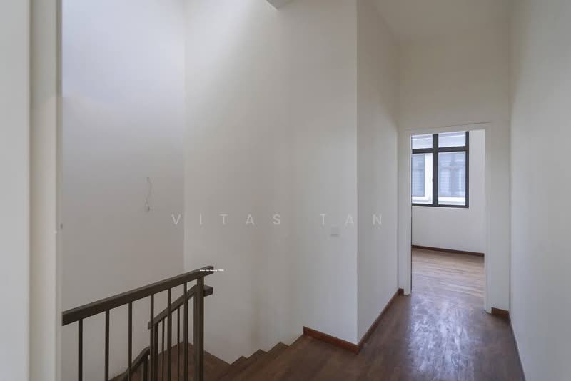 Rumah Teres 3 Tingkat untuk Dijual di Setia Utama (Setia Alam) - Vitas Tan - Corridor - PropertyGuru.com.my
