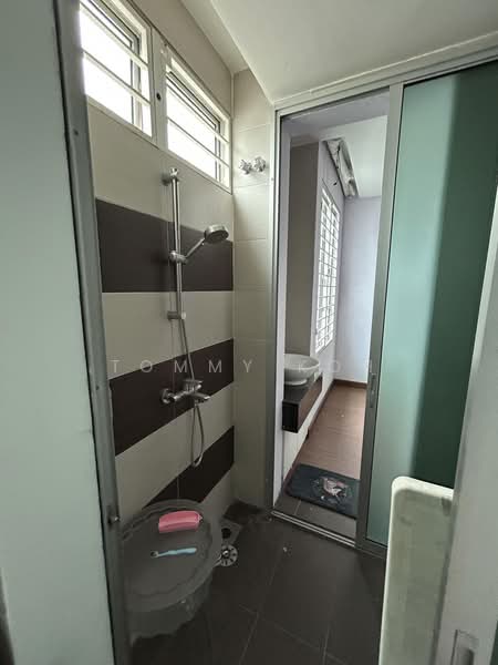Rumah Berkembar untuk Dijual di Bukit Rahman Putra (Sungai Buloh) - Tommy Koh - Bathroom - PropertyGuru.com.my
