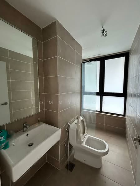 Service Residence for Sale at D'sara Sentral - Tommy Koh - Bathroom - PropertyGuru.com.my