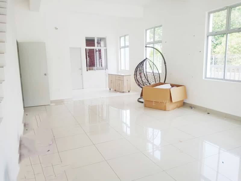 Rumah Teres 2 Tingkat untuk Dijual di Taman Kempas Indah (Tebrau) - Cheryl Tey - Living Room - PropertyGuru.com.my