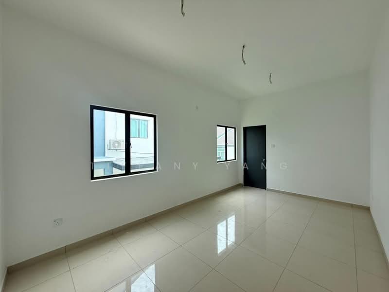 Rumah Berkembar untuk Dijual di Taman Scientex Rawang (Rawang) - Tiffany Yang - Bedroom - PropertyGuru.com.my