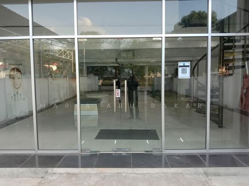 Factory for Sale in Seksyen 16 (Shah Alam) - Maria Abu Bakar - Entrance - PropertyGuru.com.my