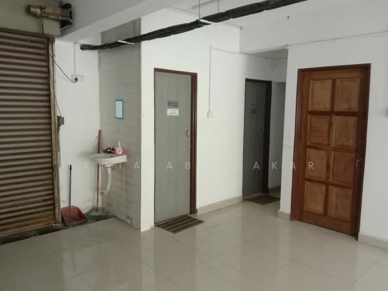 Factory for Sale in Seksyen 16 (Shah Alam) - Maria Abu Bakar - Corridor - PropertyGuru.com.my
