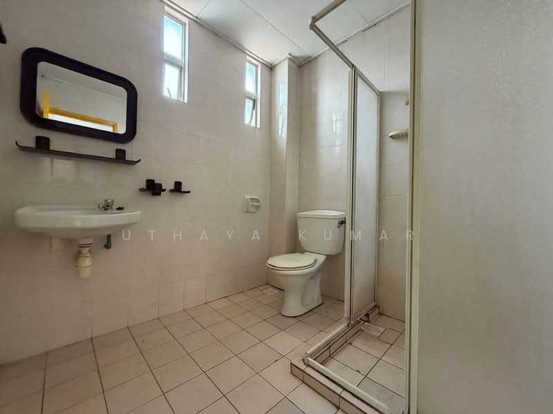 2-storey Terraced House for Sale in Kota Emerald (Rawang) - Uthaya Kumar - Bathroom - PropertyGuru.com.my