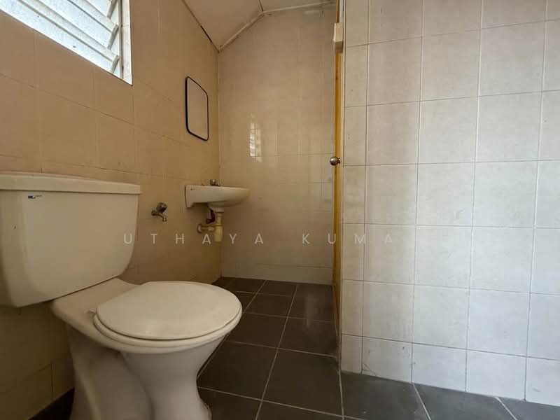 2-storey Terraced House for Sale in Kota Emerald (Rawang) - Uthaya Kumar - Bathroom - PropertyGuru.com.my
