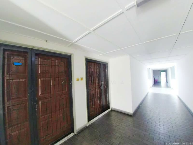 Apartment for Sale at Mutiara Serdang (Turf View) - Izzati Mat - Corridor - PropertyGuru.com.my