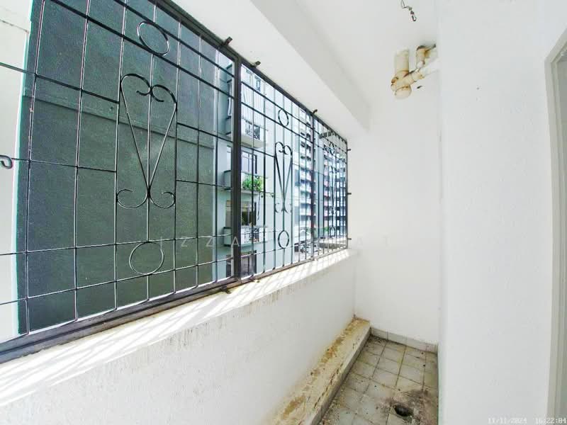 Apartment for Sale at Mutiara Serdang (Turf View) - Izzati Mat - Balcony - PropertyGuru.com.my