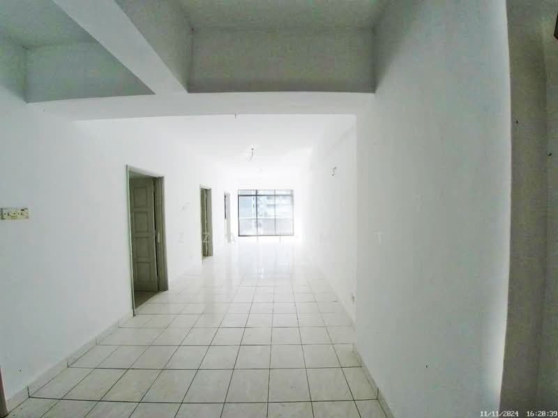 Apartment for Sale at Mutiara Serdang (Turf View) - Izzati Mat - Corridor - PropertyGuru.com.my