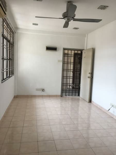 Pangsapuri untuk Dijual di Apartment Sri Ara - Penny Ng - Living Room - PropertyGuru.com.my