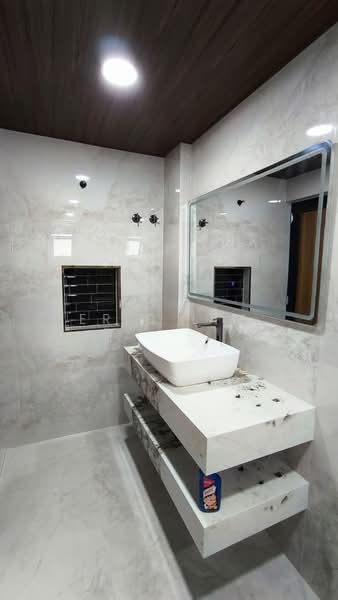 Rumah Teres 2 Tingkat untuk Dijual di Kota Damansara (Selangor) - Eric Lim - Bathroom - PropertyGuru.com.my