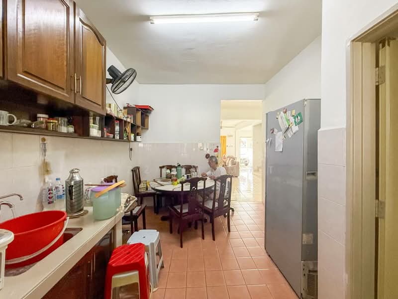 2-storey Terraced House for Sale in Taman Putra Prima (Puchong) - Izzati Mat - Kitchen - PropertyGuru.com.my