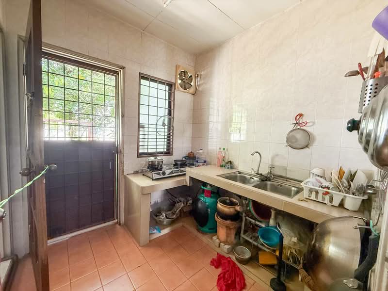2-storey Terraced House for Sale in Taman Putra Prima (Puchong) - Izzati Mat - Kitchen - PropertyGuru.com.my