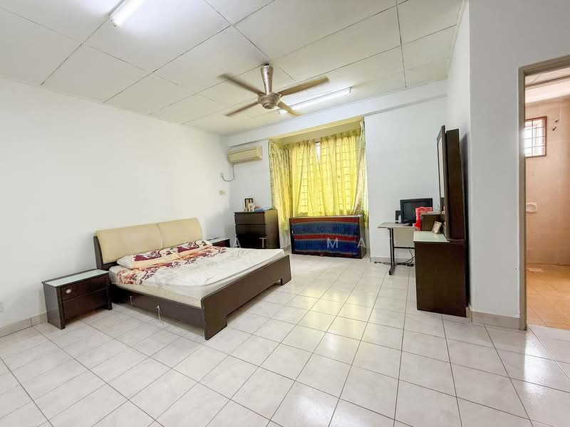2-storey Terraced House for Sale in Taman Putra Prima (Puchong) - Izzati Mat - Bedroom - PropertyGuru.com.my