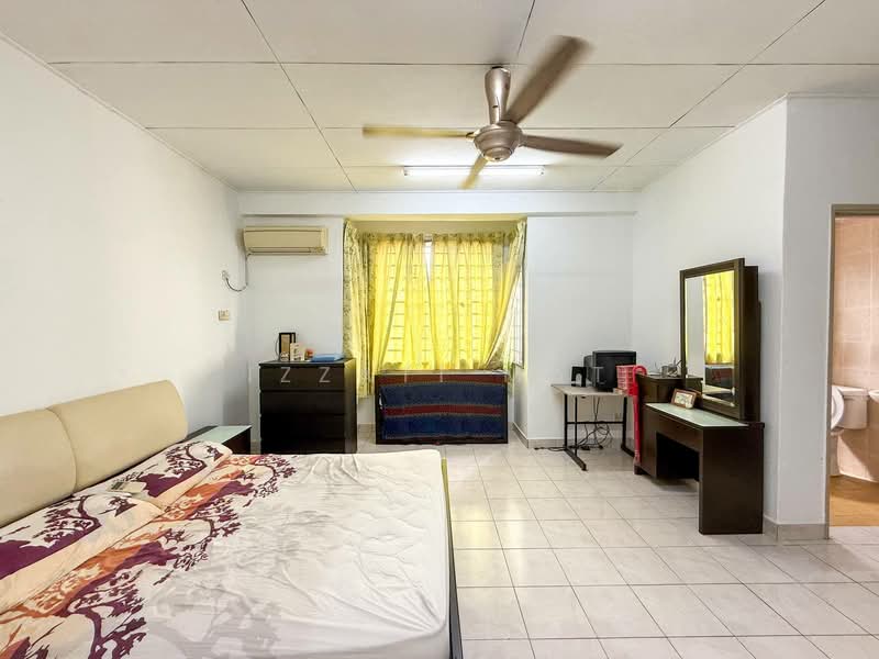 2-storey Terraced House for Sale in Taman Putra Prima (Puchong) - Izzati Mat - Bedroom - PropertyGuru.com.my